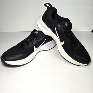 Nike Wearallday Womens Running Shoes Size 7.5 Black/White Sneaker‎